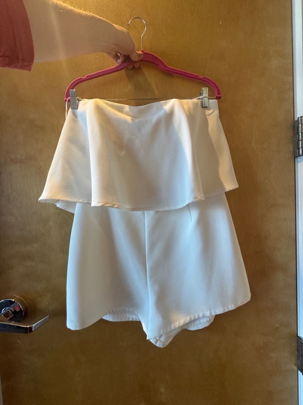 NWOT Sugarlips (L) Strapless Flounce Romper White - Picture 4 of 11